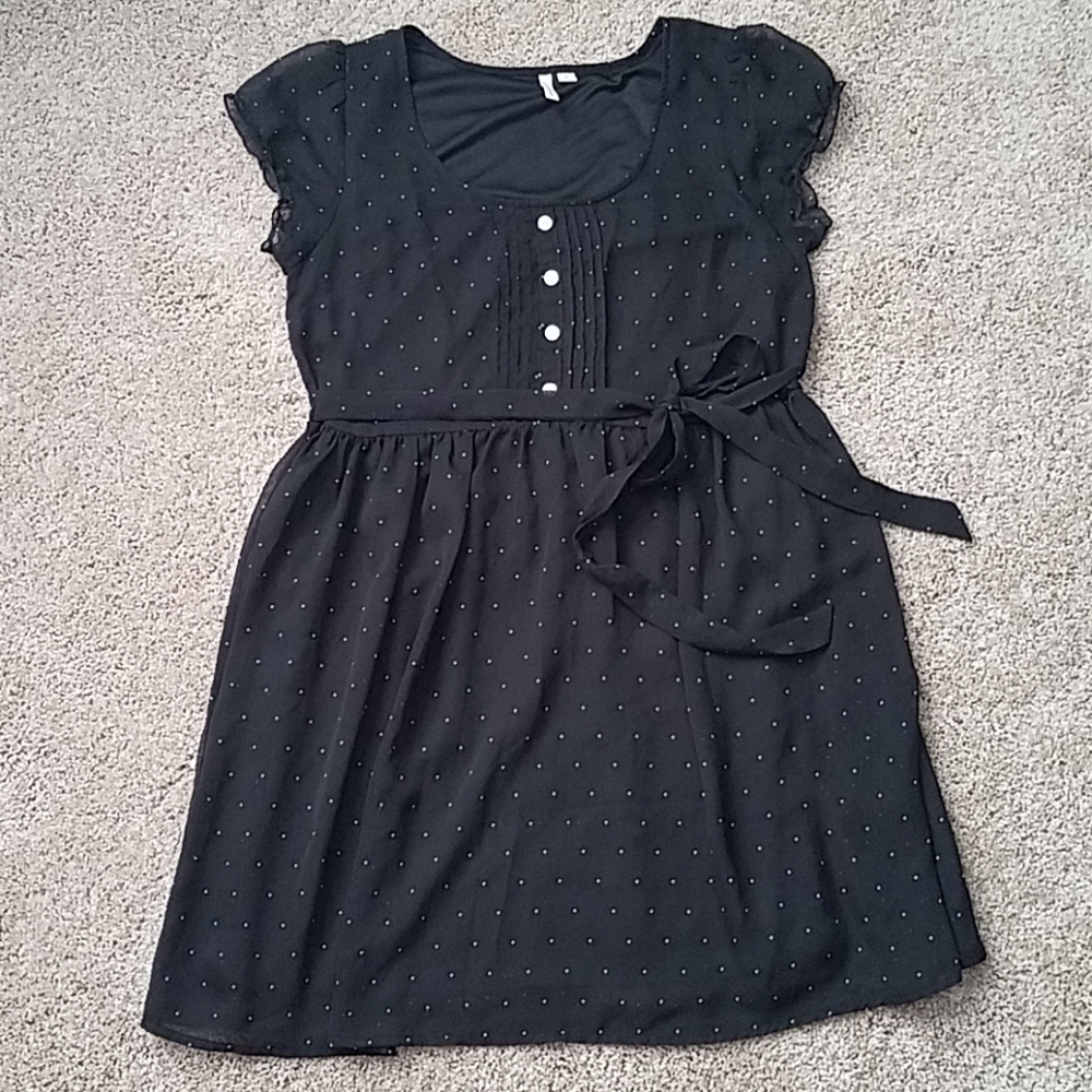 Black cap sleeves dress